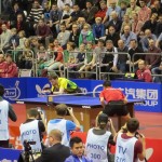 Die Halle stand Kopf: Steffen Mengel besiegte sensationell den mehrfachen Olympiasieger Wang Hao mit 4:3. Dabei holte er zahlreiche Rückstände auf.